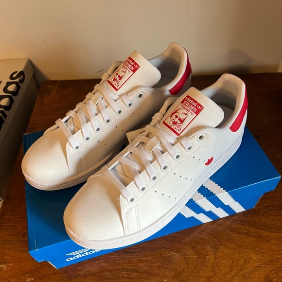 ADIDAS Women's Stan Smith White / Red Heart Shoes - Picture 6 of 10
